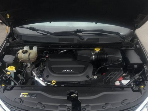 Used 2017 Chrysler Pacifica Limited FWD image 26