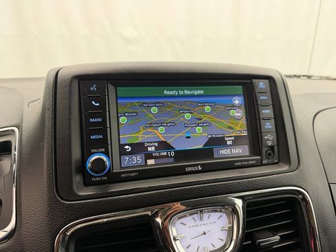Used 2013 Chrysler Town & Country Touring-L w/ Driver Convenience Group FWD image 16
