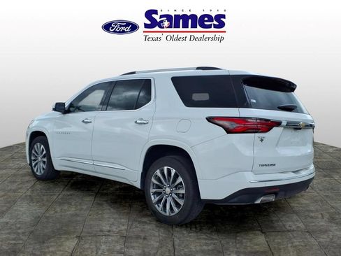 Used 2023 Chevrolet Traverse Premier FWD image 5