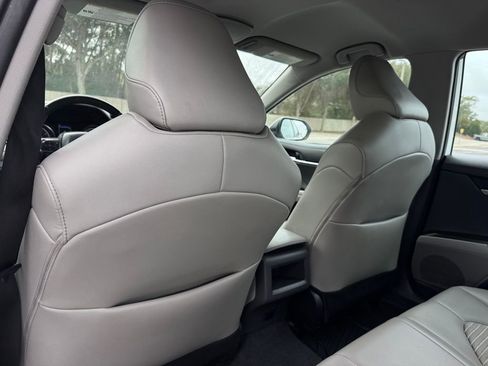 Used 2024 Toyota Camry SE image 19