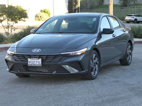 Certified 2025 Hyundai Elantra Sport w/ Cargo Package image 7