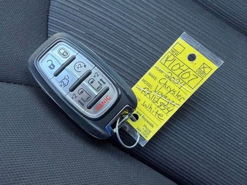 Used 2024 Chrysler Voyager LX image 41