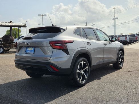 New 2026 Chevrolet Trax RS w/ Sunroof Package FWD image 5