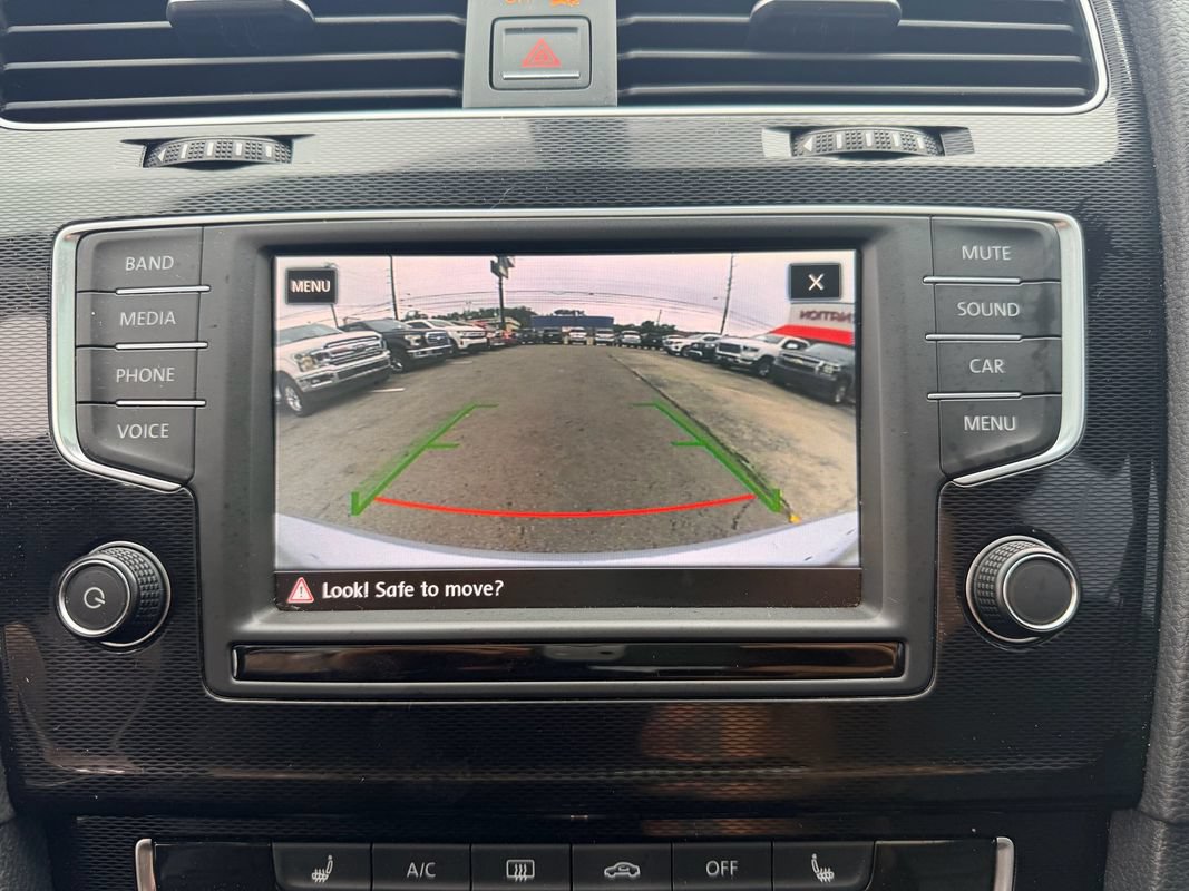 Used 2017 Volkswagen GTI SE FWD image 21