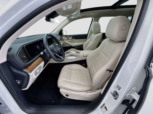 Used 2024 Mercedes-Benz GLS 450 4MATIC image 18