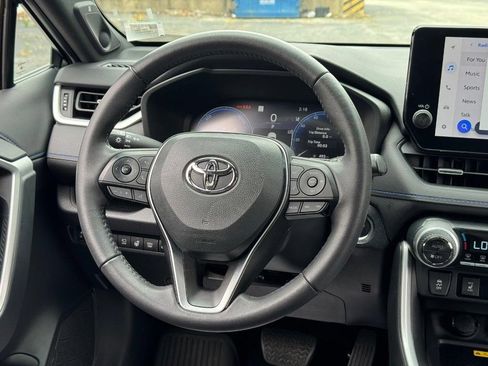 Used 2023 Toyota RAV4 XSE AWD/4WD image 17