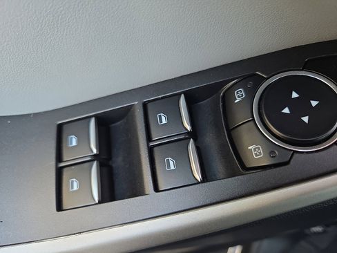 Certified 2022 Ford Explorer XLT w/ Equipment Group 202A image 10