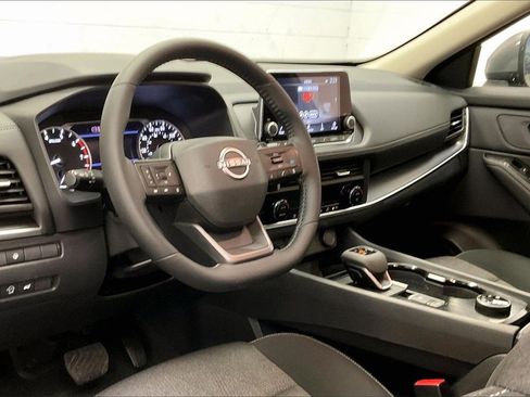 Certified 2026 Nissan Rogue SV image 13