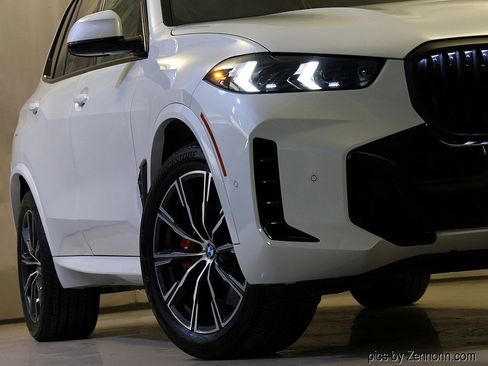 Certified 2024 BMW X5 xDrive40i w/ M Sport Package AWD/4WD image 4