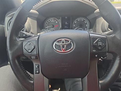 Used 2016 Toyota Tacoma TRD Off-Road w/ Premium & Technology Package RWD image 7