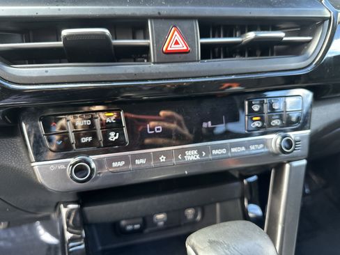 Used 2024 Kia Seltos X-Line image 17