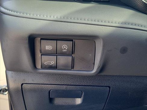 Used 2024 Toyota Highlander LE FWD image 21