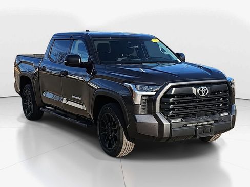 Used 2022 Toyota Tundra SR5 w/ SR5 Convenience Package image 1