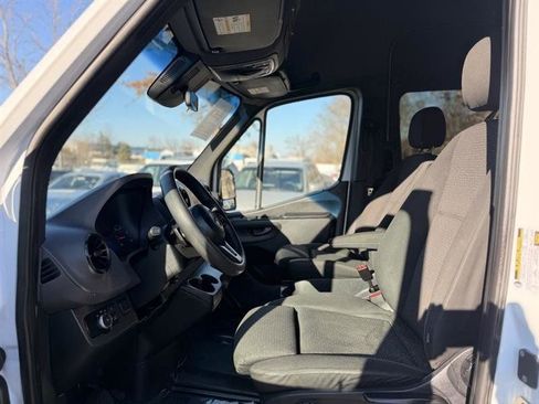 Used 2019 Mercedes-Benz Sprinter 2500 image 14