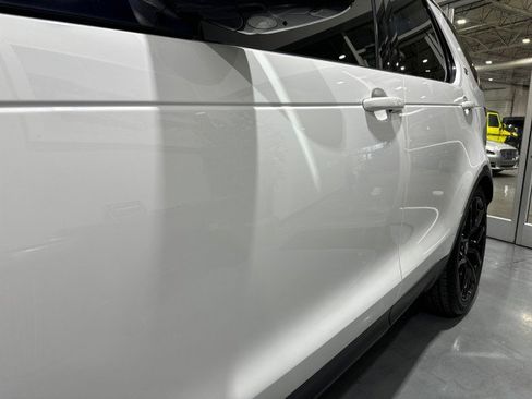 Used 2018 Land Rover Discovery HSE AWD/4WD image 18