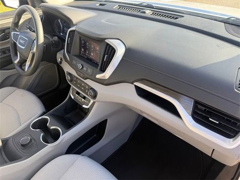 Used 2024 GMC Terrain SLE image 22