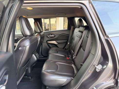 Used 2018 Jeep Cherokee Limited image 16