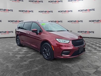 Used 2023 Chrysler Pacifica Touring-L w/ S Appearance Package