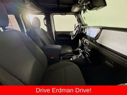 Used 2025 Jeep Wrangler Unlimited Sport AWD/4WD image 24