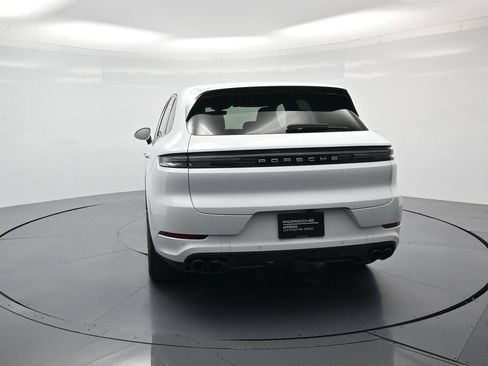 Certified 2025 Porsche Cayenne Turbo AWD/4WD image 29