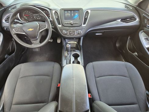 Used 2017 Chevrolet Malibu LT FWD image 18