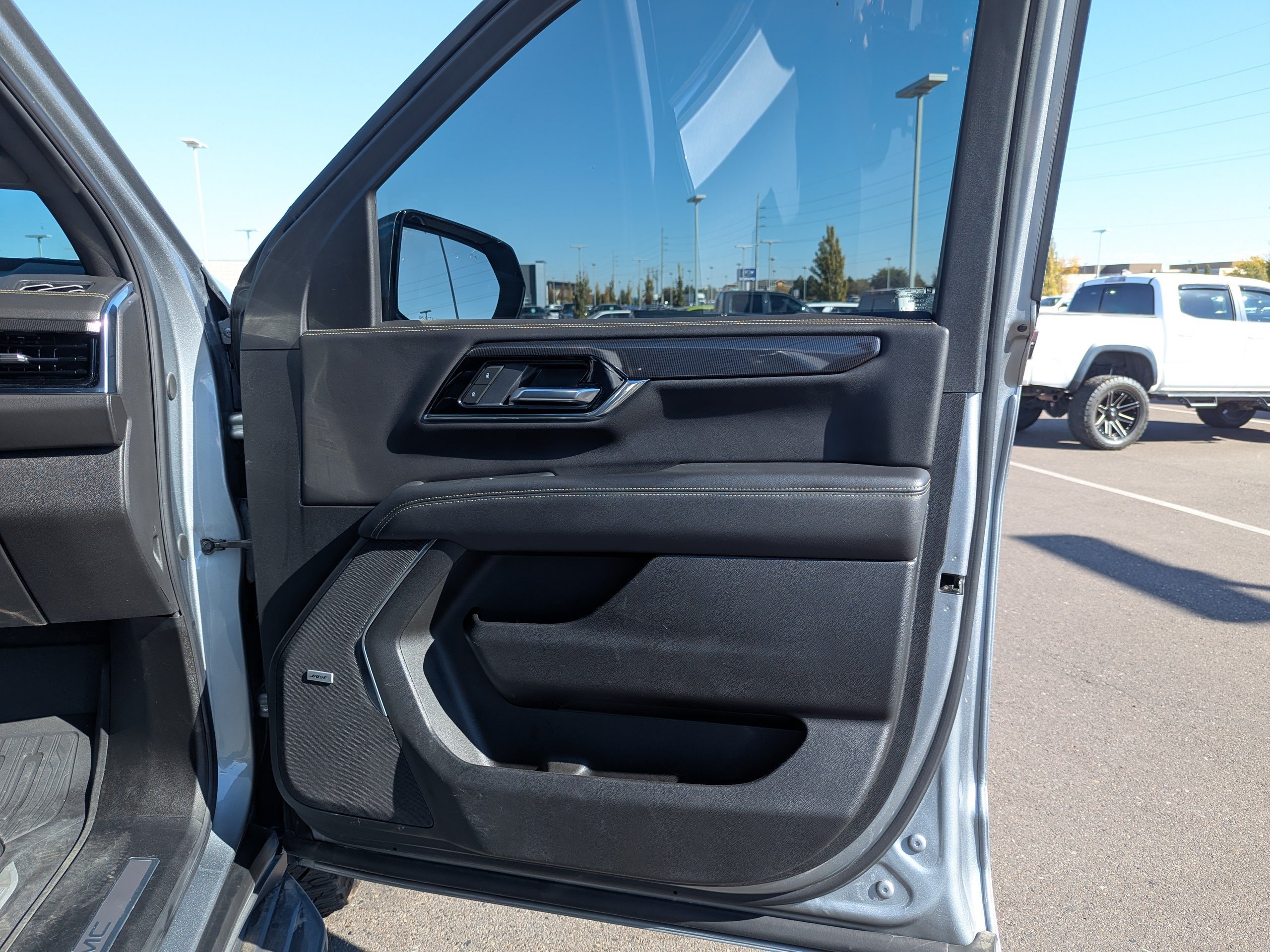 Used 2025 GMC Yukon Elevation AWD/4WD image 44