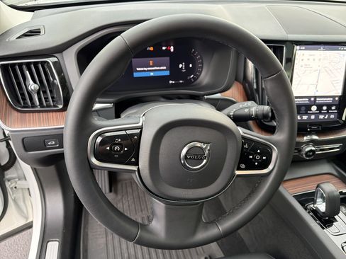 Certified 2024 Volvo XC60 B5 Plus w/ Protection Package Premier AWD/4WD image 18