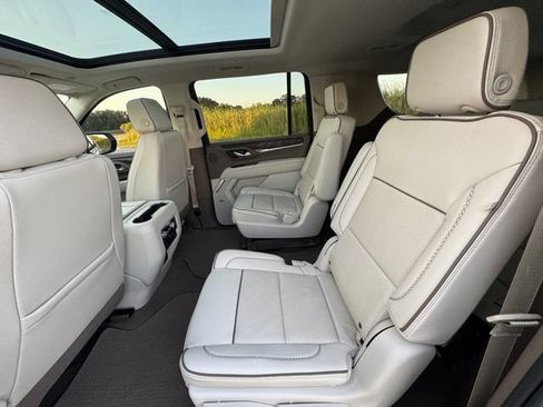 Used 2023 GMC Yukon XL Denali AWD/4WD image 29