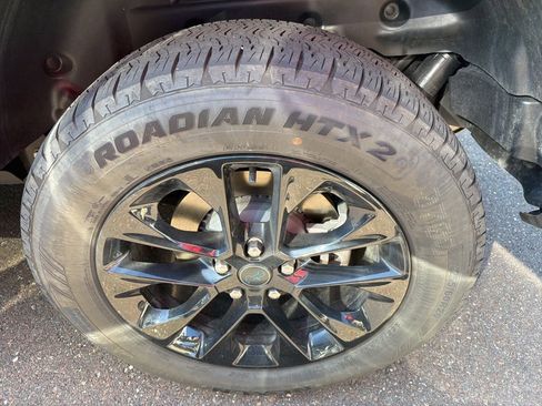 Used 2025 Jeep Wrangler Unlimited Sahara AWD/4WD image 5