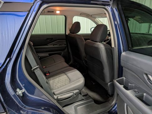 Used 2025 Nissan Pathfinder SV image 27