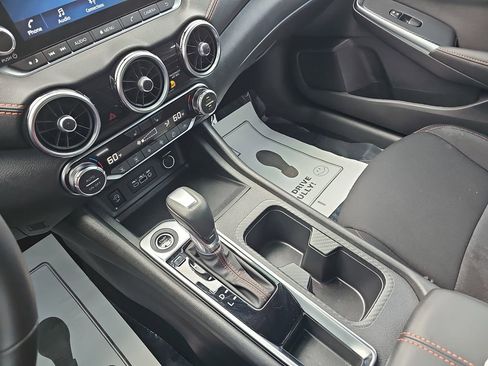 Used 2025 Nissan Sentra SR image 28