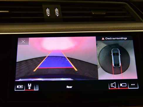 Used 2023 Audi e-tron Premium w/ Convenience Plus Package image 34