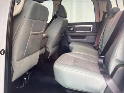 Used 2018 RAM 2500 SLT w/ Cold Weather Group image 9