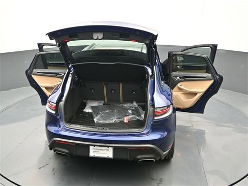 Used 2024 Porsche Macan image 28