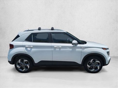 Certified 2025 Hyundai Venue SEL FWD image 4