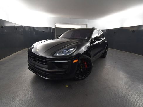 Certified 2024 Porsche Macan GTS image 1