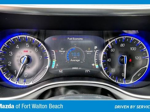 Used 2025 Chrysler Pacifica Limited FWD image 12