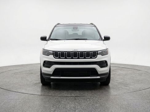 Used 2025 Jeep Compass Limited AWD/4WD image 2