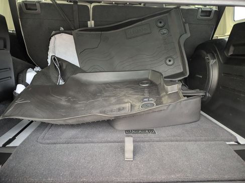 Used 2022 Jeep Wrangler Unlimited Sahara image 24