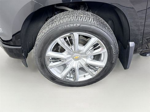 Used 2025 Chevrolet Silverado 1500 High Country w/ High Country Premium Package AWD/4WD image 26
