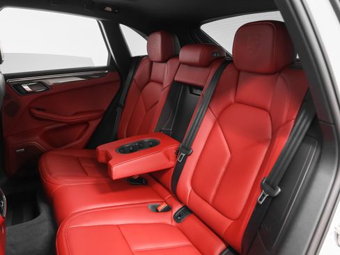 Certified 2025 Porsche Macan GTS image 53
