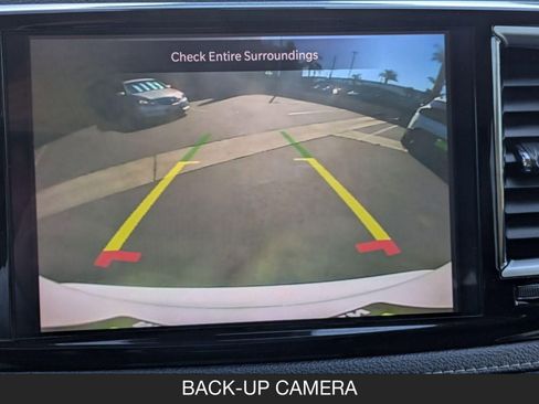 Used 2023 Chrysler Pacifica Limited image 18