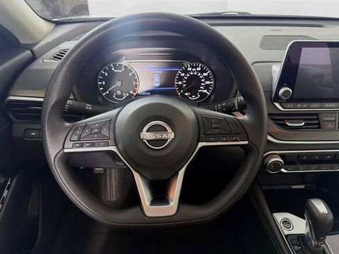 Certified 2023 Nissan Altima 2.5 SV FWD image 9