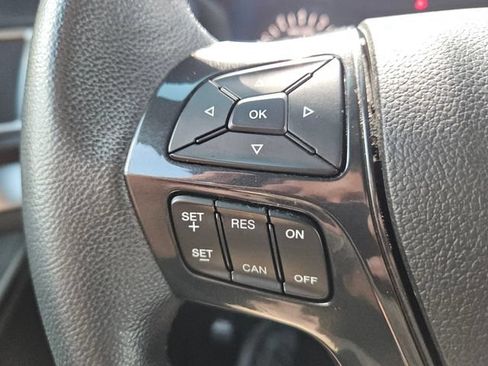 Used 2018 Ford Explorer XLT FWD image 22