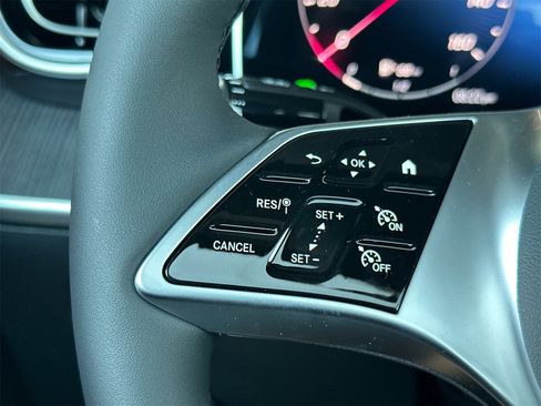 New 2025 Mercedes-Benz C 300 4MATIC Sedan image 25