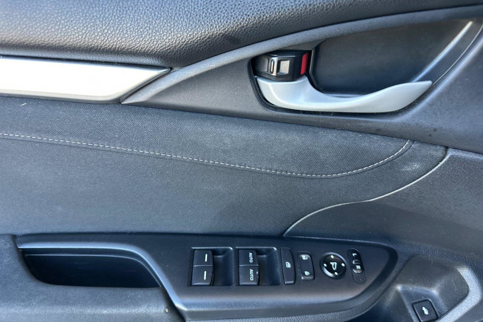 Used 2020 Honda Civic EX image 10