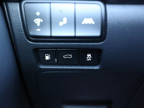 Used 2018 Kia Cadenza Limited w/ Paint Protection Package image 31