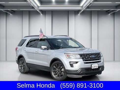 Used 2018 Ford Explorer XLT w/ Equipment Group 202A FWD image 1