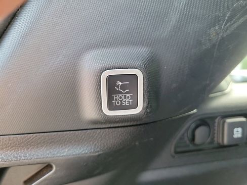 Used 2024 Jeep Grand Cherokee Altitude RWD image 9