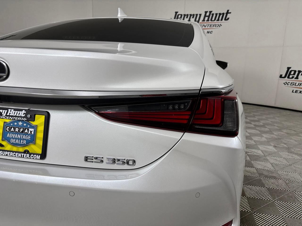 Used 2024 Lexus ES 350 w/ Premium Package FWD image 36